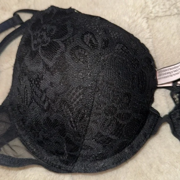 Victoria’s Secret push-up lace bra - Picture 2 of 3